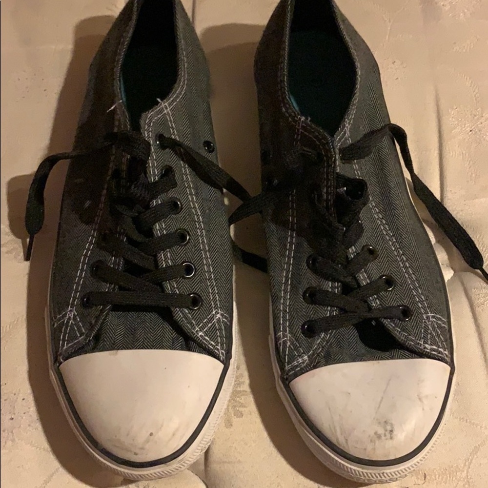 No brand Converse for men size 11 gently used